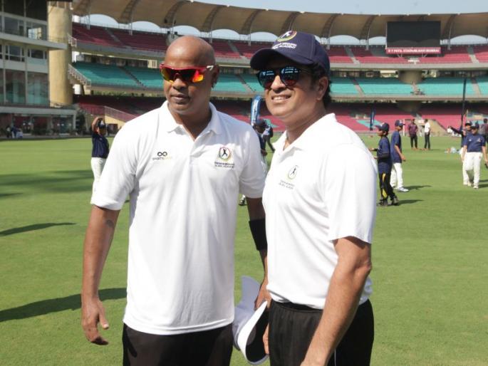 Lokmat Exclusive: young player's want to make a guy - Sachin Tendulkar | Lokmat Exclusive : नवोदितांना खेळाडूपेक्षा माणूस म्हणून घडवायचे आहे- सचिन तेंडुलकर