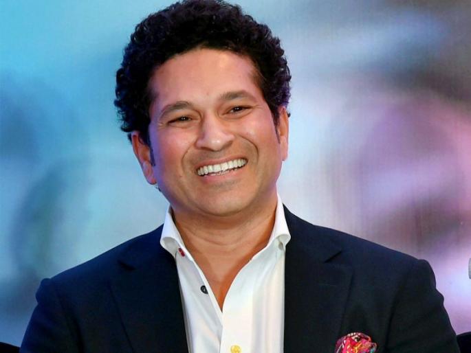 Sachin Tendulkar's 'Helmet Dalo' campaign | सचिन तेंडुलकरचं 'हेल्मेट डालो' अभियान, गाडी थांबवून दुचाकीस्वारांना दिला हेल्मेट घालण्याचा सल्ला