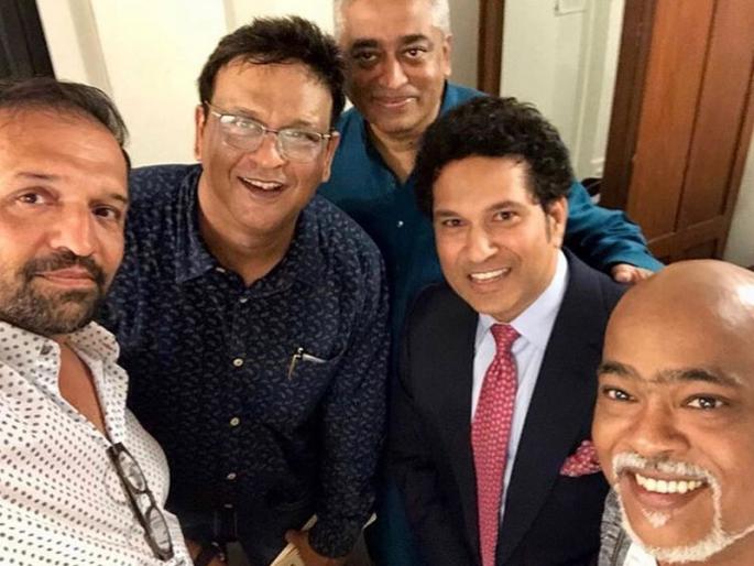 Sachin Tendulkar and Vinod Kambli again became friends | सचिन तेंडुलकर आणि विनोद कांबळीत पुन्हा एकदा मैत्रीची पार्टनरशिप, गळाभेट घेत मारल्या मनसोक्त गप्पा