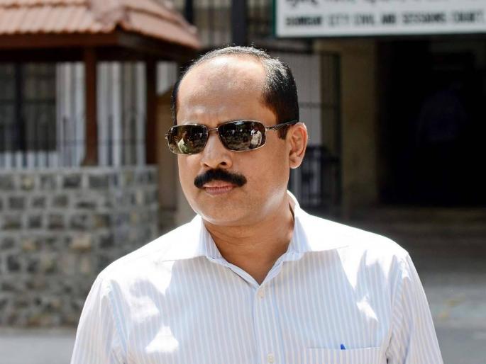 100 crore corruption case Sacked police officer Sachin Vaze granted conditional bail | १०० कोटींचा भ्रष्टाचार प्रकरण: बडतर्फ पोलिस अधिकारी सचिन वाझेला सशर्त जामीन मंजूर 100 crore corruption case Sacked police officer Sachin Vaze granted conditional bail | १०० कोटींचा भ्रष्टाचार प्रकरण: बडतर्फ पोलिस अधिकारी सचिन वाझेला सशर्त जामीन मंजूर