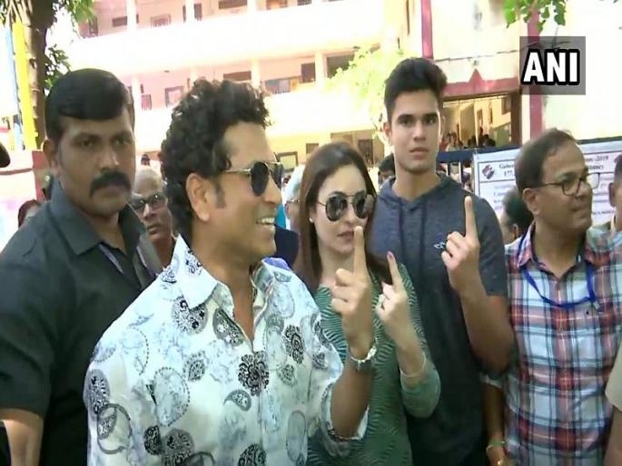 Maharashtra Election 2019: Sachin Tendulkar and political leaders casts their vote for maharashtra assembly election 2019 | महाराष्ट्र निवडणूक २०१९: सचिन तेंडुलकरसह दिग्गज नेत्यांनी बजावला मतदानाचा हक्क Maharashtra Election 2019: Sachin Tendulkar and political leaders casts their vote for maharashtra assembly election 2019 | महाराष्ट्र निवडणूक २०१९: सचिन तेंडुलकरसह दिग्गज नेत्यांनी बजावला मतदानाचा हक्क