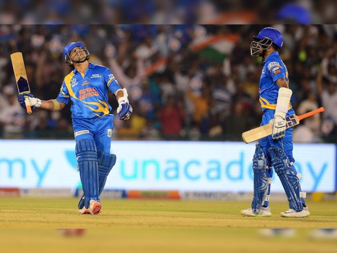 Finally, my father is watching Sachin Tendulkar through my eyes from heaven, Emotional photo viral | वडिलांनी माझ्या डोळ्यांनी स्वर्गातून सचिन तेंडुलकरला प्रत्यक्ष खेळताना पाहिलं, Emotional Photo Viral