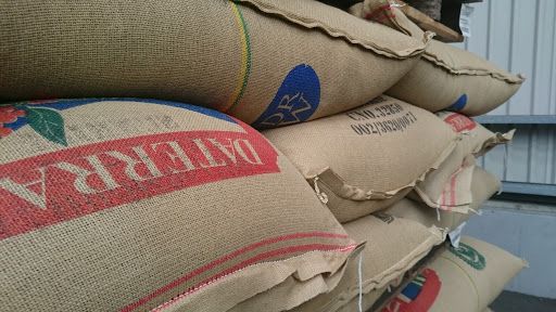 Lockdown hits gunny bag manufacturing industry | लॉकडाऊनचा बारदाना निर्मिती उद्योगाला फटका Lockdown hits gunny bag manufacturing industry | लॉकडाऊनचा बारदाना निर्मिती उद्योगाला फटका