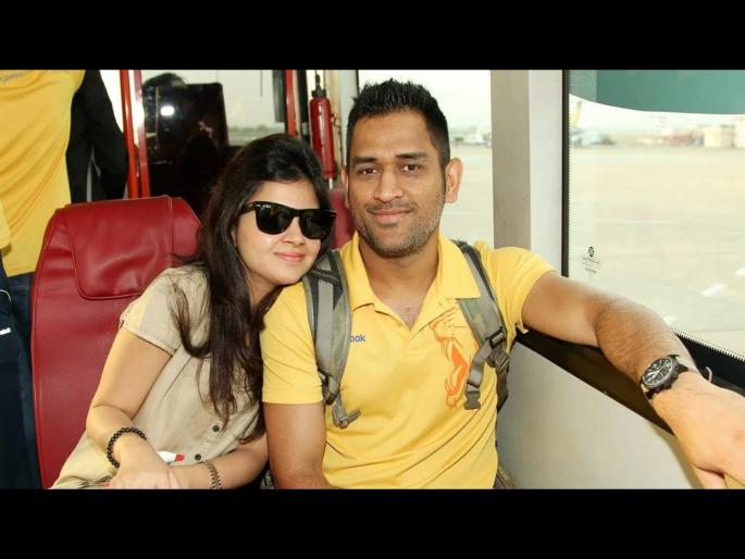 why Sakshi Dhoni deleted her tweet slamming #DhoniRetires svg  | #DhoniRetires ट्रेंडला विरोध करणारं 'ते' ट्विट डिलीट का केलं? साक्षीनं सांगितलं कारण