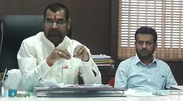 If work in 15 years, then the drought would not have taken place: Sadbhau Khot | १५ वर्षात कामे केली असती तर दुष्काळ हटला असता : सदाभाऊ खोत यांचा शरद पवारांना टोला If work in 15 years, then the drought would not have taken place: Sadbhau Khot | १५ वर्षात कामे केली असती तर दुष्काळ हटला असता : सदाभाऊ खोत यांचा शरद पवारांना टोला