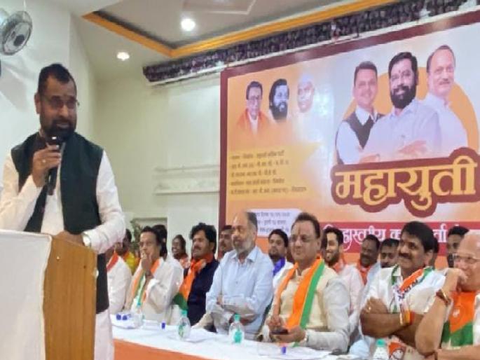 Sadabhau Khot protest from band owner association, anger for disrespecting artistes | सदाभाऊ खोत यांचा बँडमालक संघटनेकडून निषेध, कलाकारांचा अवमान केल्याबद्दल संताप Sadabhau Khot protest from band owner association, anger for disrespecting artistes | सदाभाऊ खोत यांचा बँडमालक संघटनेकडून निषेध, कलाकारांचा अवमान केल्याबद्दल संताप