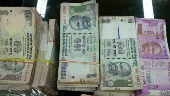 Maharashtra Assembly Election 2019: Cash, Laptops and mobiles seized in Sadar, Jaripataka Nagpur | Maharashtra Assembly Election 2019 : नागपुरातील सदरमध्ये रोकड, जरीपटक्यात लॅपटॉप अन् मोबाईल जप्त Maharashtra Assembly Election 2019: Cash, Laptops and mobiles seized in Sadar, Jaripataka Nagpur | Maharashtra Assembly Election 2019 : नागपुरातील सदरमध्ये रोकड, जरीपटक्यात लॅपटॉप अन् मोबाईल जप्त