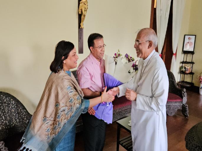 Prime Minister's Christmas Wishes Reach Cardinal Visit and discussion by Minister Vishwajit | पंतप्रधानांच्या नाताळाच्या शुभेच्छा कार्डिनलकडे पोहचल्या; मंत्री विश्वजीत यांच्याकडून भेट व चर्चा 