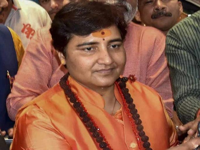 BJP working president JP Nadda pulls up mp Sadhvi Pragya singh thakur for cleaning toilet remark | 'टॉयलेट' विधानावरुन प्रज्ञा सिंह तोंडावर; भाजपा नेतृत्त्वानं पाठवली नोटीस
