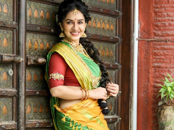 Vocal for local- a project by Mrunmayee Awachat, for traditional sarees and weavers. | पारंपरिक साड्यांसह कारागिरांचा सन्मान; व्होकल फॉर लोकल- एक सुंदर उपक्रम!