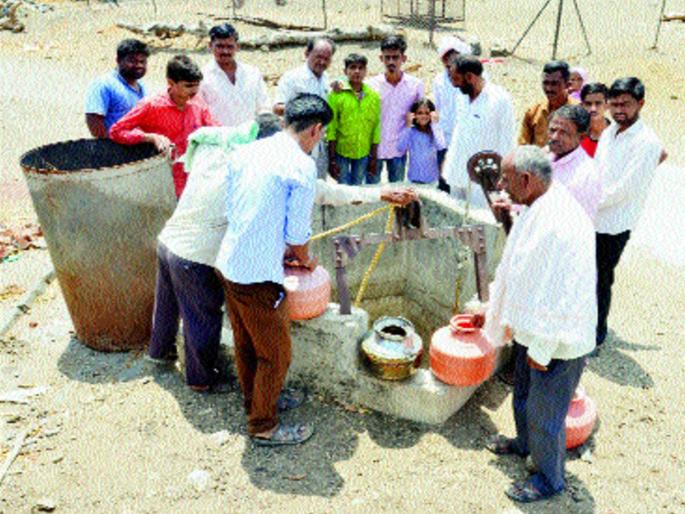 'Stay awake' for water now! Villagers stay at night as the water turns around the valve | आता पाण्यासाठी ‘जागते रहो’! पाणी वळवतील म्हणून व्हॉल्व्हजवळ ग्रामस्थांचा रात्रीही मुक्काम 'Stay awake' for water now! Villagers stay at night as the water turns around the valve | आता पाण्यासाठी ‘जागते रहो’! पाणी वळवतील म्हणून व्हॉल्व्हजवळ ग्रामस्थांचा रात्रीही मुक्काम
