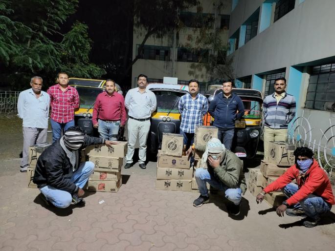 Liquor stock worth 56 lakhs seized along with three flours! | तीन ऑटाेसह सव्वासहा लाखांचा दारूसाठा जप्त ! Liquor stock worth 56 lakhs seized along with three flours! | तीन ऑटाेसह सव्वासहा लाखांचा दारूसाठा जप्त !