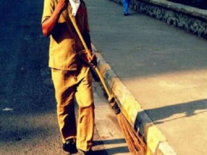 Order of twelve thousand masks for sanitation workers of Pune Municipal Corporation | पुणे महापालिकेच्या स्वच्छता कर्मचाऱ्यांकरिता बारा हजार मास्कची 'ऑर्डर' Order of twelve thousand masks for sanitation workers of Pune Municipal Corporation | पुणे महापालिकेच्या स्वच्छता कर्मचाऱ्यांकरिता बारा हजार मास्कची 'ऑर्डर'