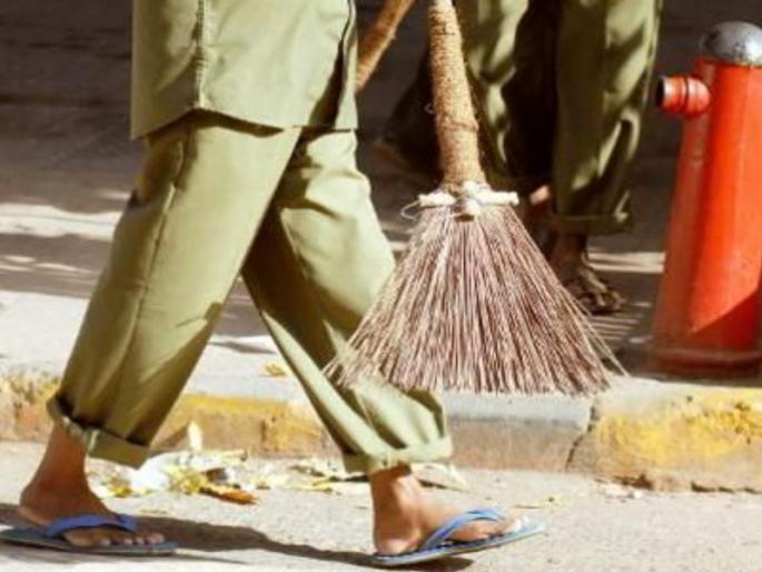 A fine of Rs. 500 for non-wearing of uniforms by municipal employees | महापालिकेच्या सफाई कर्मचाऱ्यांनो सावधान! गणवेश परिधान न केल्यास ५०० रुपयांचा दंड होणार A fine of Rs. 500 for non-wearing of uniforms by municipal employees | महापालिकेच्या सफाई कर्मचाऱ्यांनो सावधान! गणवेश परिधान न केल्यास ५०० रुपयांचा दंड होणार
