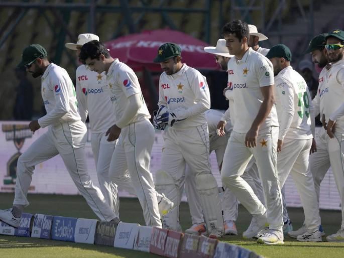 Pakistan ex captain Sarfaraz Ahmed migrates to UK amid concerns about his future in national team | संघात स्थान नाही, भविष्य अंधारात; पाकिस्तानचा माजी कर्णधार लंडनमध्ये स्थलांतरीत 