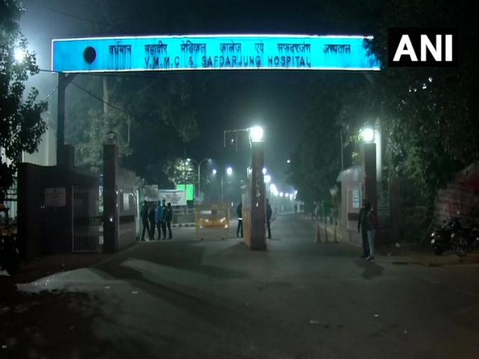 Unnao rape victim who was set ablaze in Unnao and airlifted to Safdarjung Hospital yesterday, died at 11:40 pm | Unnao Rape Victim : उन्नाव बलात्कार पीडितेची मृत्यूशी झुंज अपयशी, सफदरजंग रुग्णालयात घेतला अखेरचा श्वास Unnao rape victim who was set ablaze in Unnao and airlifted to Safdarjung Hospital yesterday, died at 11:40 pm | Unnao Rape Victim : उन्नाव बलात्कार पीडितेची मृत्यूशी झुंज अपयशी, सफदरजंग रुग्णालयात घेतला अखेरचा श्वास
