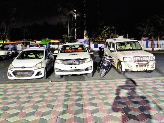 Manish Srivastava murder case: Safelkar, Hate's expensive vehicles seized | मनीष श्रीवास खून प्रकरण : सफेलकर, हाटे यांच्या महागड्या गाड्या जप्त Manish Srivastava murder case: Safelkar, Hate's expensive vehicles seized | मनीष श्रीवास खून प्रकरण : सफेलकर, हाटे यांच्या महागड्या गाड्या जप्त