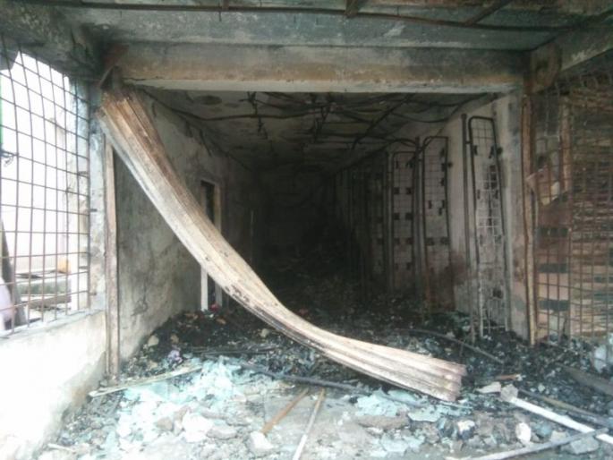 massive fire breaks out in Saphale Palghar | सफाळयात चार दुकानांना भीषण आग massive fire breaks out in Saphale Palghar | सफाळयात चार दुकानांना भीषण आग