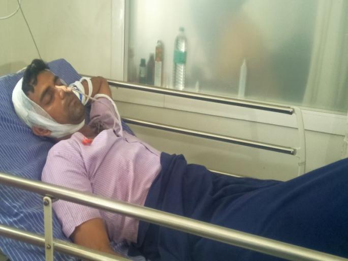 Deadly attack on police patrol squad of dozens of villagers; A police serious | डझनभर गावगुंडांचा पोलीस गस्त पथकावर प्राणघातक हल्ला; एक पोलीस गंभीर