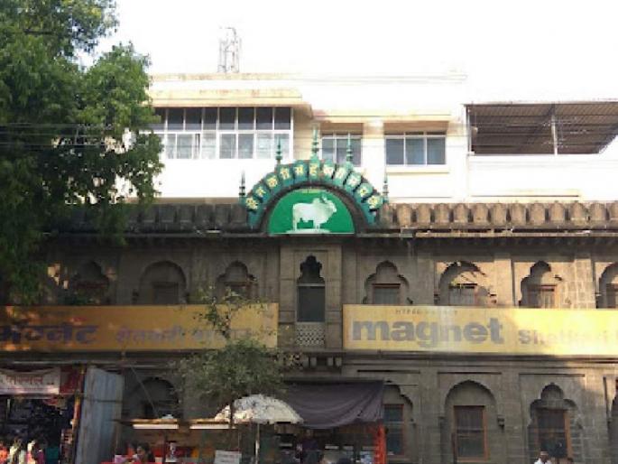 Attention was drawn to the inconveniences in the building of the Farmers Union for devotees coming to Ambabai temple during Navratri festival | Kolhapur: शेतकरी संघाच्या इमारतीत भाविकांचा कोंडमाराच, कृती समितीने असुविधांकडे वेधले लक्ष