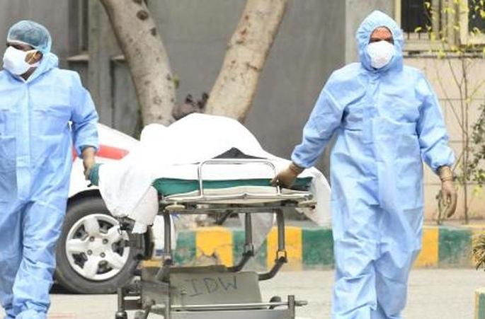 Shegaon woman dies in Akola; Again eight positive | CoronaVirus : शेगावातील महिलेचा अकोल्यात मृत्यू; आणखी आठ पॉझिटिव्ह  Shegaon woman dies in Akola; Again eight positive | CoronaVirus : शेगावातील महिलेचा अकोल्यात मृत्यू; आणखी आठ पॉझिटिव्ह