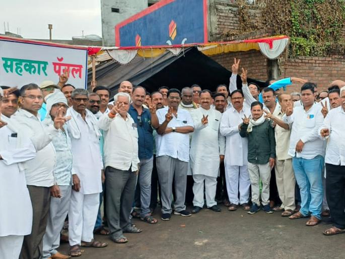 Amravati Chandur Bazar Bachu Kadu group single handed power bazar samiti result | अमरावती : चांदूर बाजारमध्ये आ. बच्चू कडू गटाला एकहाती सत्ता Amravati Chandur Bazar Bachu Kadu group single handed power bazar samiti result | अमरावती : चांदूर बाजारमध्ये आ. बच्चू कडू गटाला एकहाती सत्ता