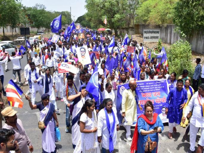 Public outcry march of Ambedkari Buddhists in the city to protest the murder of Akshay Bhalerao | अक्षय भालेराव याच्या हत्येच्या निषेधार्थ आंबेडकरी बौद्ध जनतेचा नगरमध्ये जनआक्रोश मोर्चा Public outcry march of Ambedkari Buddhists in the city to protest the murder of Akshay Bhalerao | अक्षय भालेराव याच्या हत्येच्या निषेधार्थ आंबेडकरी बौद्ध जनतेचा नगरमध्ये जनआक्रोश मोर्चा