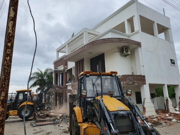 Refusal to suspend action on demolition of Sahil Syed's bungalow | साहिल सय्यदचा बंगला पाडण्याच्या कारवाईवर स्थगितीस नकार : हायकोर्टाचा दणका Refusal to suspend action on demolition of Sahil Syed's bungalow | साहिल सय्यदचा बंगला पाडण्याच्या कारवाईवर स्थगितीस नकार : हायकोर्टाचा दणका
