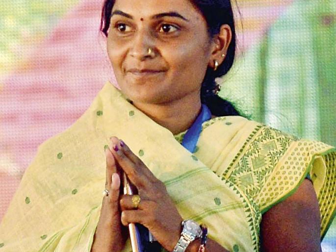 Meeting the farmer widow who filled the void called Nayantara Sahgal in Yavatmal | जगण्या जगविण्याचं संमेलन:-साहित्य संमेलनाच्या उद्घाटकांच्या गावातला सुन्न करणारा फेरफटका