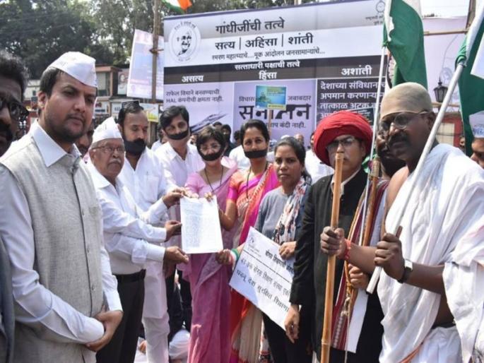 NCP's 'Silent Movement', Supriya Suleeneni's Bandala Bandi | राष्ट्रवादीचे ‘मूक आंदोलन’, सुप्रिया सुळेंनीही बांधली तोंडाला पट्टी NCP's 'Silent Movement', Supriya Suleeneni's Bandala Bandi | राष्ट्रवादीचे ‘मूक आंदोलन’, सुप्रिया सुळेंनीही बांधली तोंडाला पट्टी