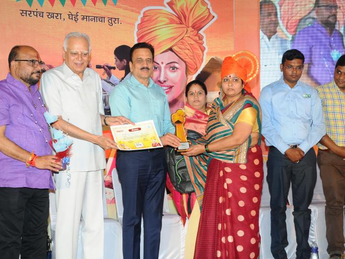 Kiran Sahebrao Patil Water Management Award | फरकांडे येथील सरपंच किरण साहेबराव पाटील यांना जलव्यवस्थापन पुरस्कार Kiran Sahebrao Patil Water Management Award | फरकांडे येथील सरपंच किरण साहेबराव पाटील यांना जलव्यवस्थापन पुरस्कार