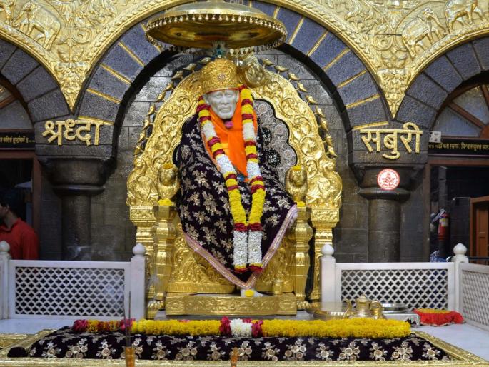 The first two devotees in the general queue at Saidurbar will get the honor of performing Aarti | साईदरबारी सामान्य रांगेतील पहिल्या दोन भाविकांना मिळणार आरतीचा मान The first two devotees in the general queue at Saidurbar will get the honor of performing Aarti | साईदरबारी सामान्य रांगेतील पहिल्या दोन भाविकांना मिळणार आरतीचा मान