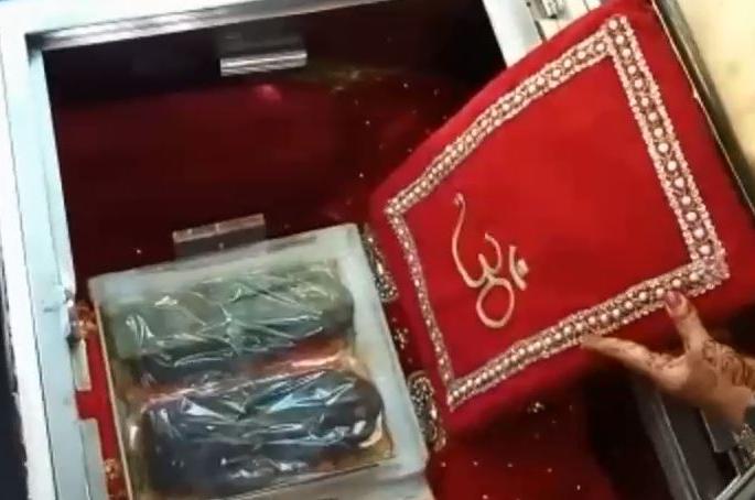 Chance to see Sai Paduka after 41 years in Nagpur | ४१ वर्षांनंतर नागपुरात साईपादुका दर्शनाचा योग Chance to see Sai Paduka after 41 years in Nagpur | ४१ वर्षांनंतर नागपुरात साईपादुका दर्शनाचा योग