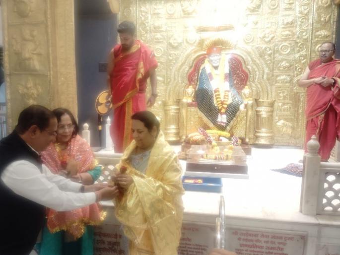 Nagpur: Many Sai devotees including ministers, MLAs bow down at Baba's feet | Nagpur: मंत्री, आमदारांसह अनेक साई भक्त बाबांच्या चरणी लीन Nagpur: Many Sai devotees including ministers, MLAs bow down at Baba's feet | Nagpur: मंत्री, आमदारांसह अनेक साई भक्त बाबांच्या चरणी लीन