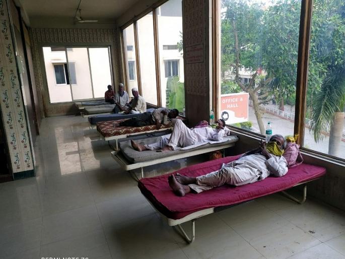 Updated shelter for the homeless in Shirdi; Food, clothing, shelter and medical facilities available | शिर्डीत बेघरांसाठी प्रशासनाकडून अद्यावत निवारागृह; अन्न, वस्त्र, निवारा व वैद्यकीय सुविधा उपलब्ध Updated shelter for the homeless in Shirdi; Food, clothing, shelter and medical facilities available | शिर्डीत बेघरांसाठी प्रशासनाकडून अद्यावत निवारागृह; अन्न, वस्त्र, निवारा व वैद्यकीय सुविधा उपलब्ध