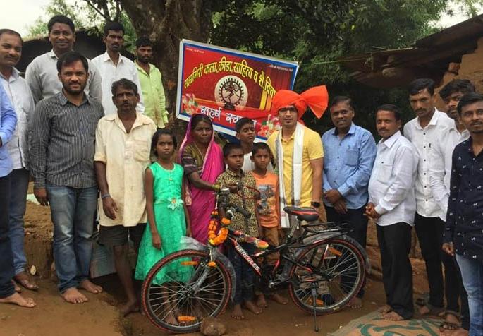 Un ... Saibai's granddaughter's pipe on Dhangarwada stopped ..! | अन...धनगरवाड्यावरील सईबाईच्या नातवंडाची पायपीट थांबली..! Un ... Saibai's granddaughter's pipe on Dhangarwada stopped ..! | अन...धनगरवाड्यावरील सईबाईच्या नातवंडाची पायपीट थांबली..!