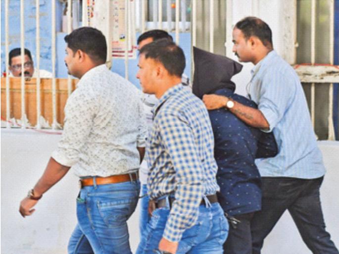 Police claim in court in Saif Ali Khan attack case that custody is needed to establish identity | ओळख पटवण्यासाठी हवी काेठडी, सैफ अली खान हल्ला प्रकरणात न्यायालयात पाेलिसांचा दावा Police claim in court in Saif Ali Khan attack case that custody is needed to establish identity | ओळख पटवण्यासाठी हवी काेठडी, सैफ अली खान हल्ला प्रकरणात न्यायालयात पाेलिसांचा दावा