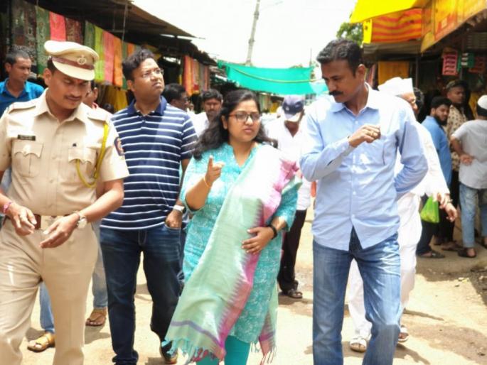 District Collectors Visit Sailani; Instructions for keeping records of psychiatric cases | जिल्हाधिकाऱ्यांची सैलानीला भेट; मनोरुग्णांची नोंद ठेवण्याचे निर्देश District Collectors Visit Sailani; Instructions for keeping records of psychiatric cases | जिल्हाधिकाऱ्यांची सैलानीला भेट; मनोरुग्णांची नोंद ठेवण्याचे निर्देश