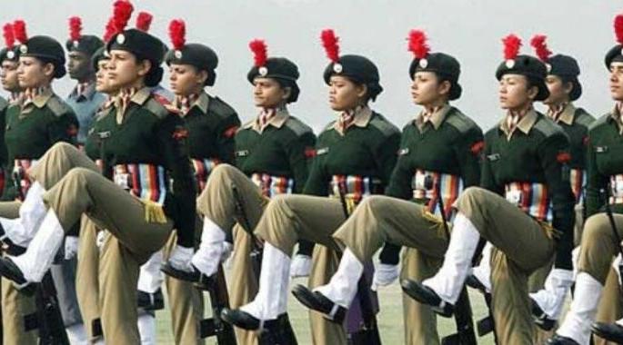 PM says opportunity for girls, but ban in administration letter! | पंतप्रधान म्हणतात मुलींना संधी, प्रशासनाच्या पत्रात मात्र बंदी ! PM says opportunity for girls, but ban in administration letter! | पंतप्रधान म्हणतात मुलींना संधी, प्रशासनाच्या पत्रात मात्र बंदी !
