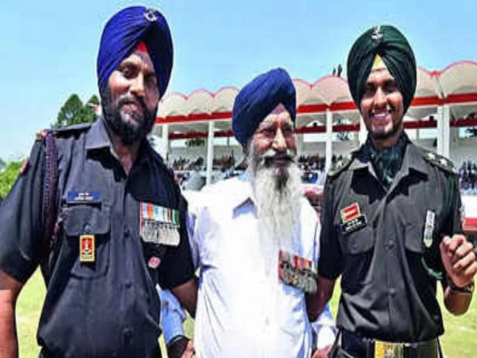 Army Success Story: Three Generations in the Army; Grandfather was a Subhedar, father is trainer and son became an officer | तीन पिढ्या सैन्यात; आजोबा सुभेदार, वडील सैन्य प्रशिक्षक, आता मुलगा बनला अधिकारी... Army Success Story: Three Generations in the Army; Grandfather was a Subhedar, father is trainer and son became an officer | तीन पिढ्या सैन्यात; आजोबा सुभेदार, वडील सैन्य प्रशिक्षक, आता मुलगा बनला अधिकारी...