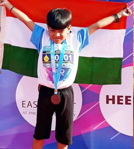 Breaking; Saishwar Guntuk of Solapur once again holds the World Book of Records | Breaking; सोलापूरच्या साईश्वर गुंटूक पुन्हा एकदा वर्ल्ड बुक ऑफ रेकॉर्ड