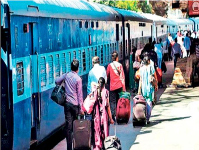 Emergency helpline assistance; Consolation to railway passengers | संकटकाळी हेल्पलाइनची मदत; रेल्वे प्रवाशांना दिलासा Emergency helpline assistance; Consolation to railway passengers | संकटकाळी हेल्पलाइनची मदत; रेल्वे प्रवाशांना दिलासा