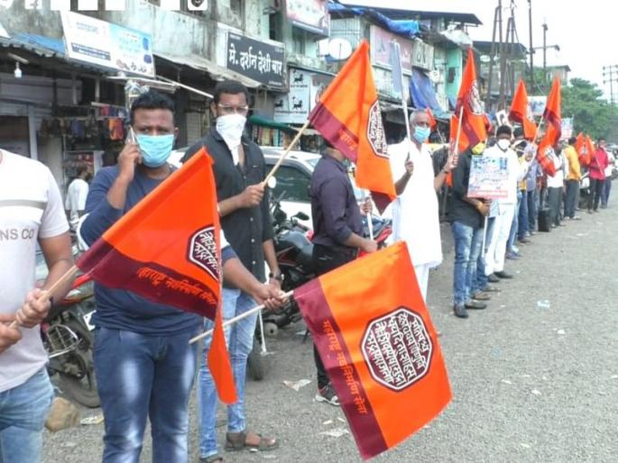 MNS agitation against the bad condition of Chinchoti Mankoli road in Bhiwandi | भिवंडीतील चिंचोटी मानकोली रसत्याच्या दुरावस्थेविरोधात मनसेचे आंदोलन 