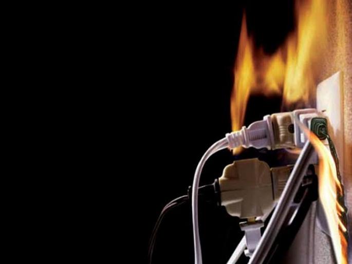 A 10-year-old boy died of shock while shutting off the water motor in Solapur | पाण्याची मोटार बंद करताना शॉक लागून १० वर्षाच्या मुलाचा दुर्दैवी अंत A 10-year-old boy died of shock while shutting off the water motor in Solapur | पाण्याची मोटार बंद करताना शॉक लागून १० वर्षाच्या मुलाचा दुर्दैवी अंत