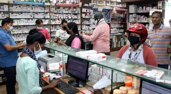 All shops in the district except shopping centers, malls got permission | शॉपिंग सेंटर, मॉल्स वगळता जिल्ह्यात सर्व दुकानांना मिळाली परवानगी All shops in the district except shopping centers, malls got permission | शॉपिंग सेंटर, मॉल्स वगळता जिल्ह्यात सर्व दुकानांना मिळाली परवानगी