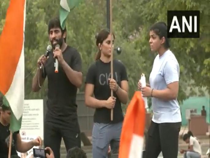 Wrestlers Protest: Wrestlers' Jantar-Mantar to India Gate Candle March, Bajrang Punia Says- Until Justice | Wrestlers Protest: कुस्तीपटूंचा जंतरमंतर-इंडिया गेट कँडल मार्च, बजरंग पुनिया म्हणाला- जोपर्यंत न्याय मिळत नाही... Wrestlers Protest: Wrestlers' Jantar-Mantar to India Gate Candle March, Bajrang Punia Says- Until Justice | Wrestlers Protest: कुस्तीपटूंचा जंतरमंतर-इंडिया गेट कँडल मार्च, बजरंग पुनिया म्हणाला- जोपर्यंत न्याय मिळत नाही...