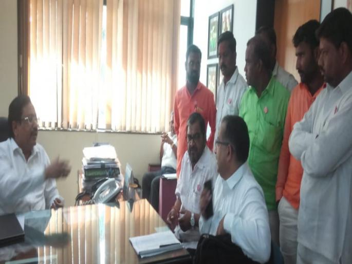 How do sugar factories permit who submit false certificates ? Raju Shetty | खोटे प्रतिज्ञापत्र सादर करणाऱ्या कारखान्यांना साखर गाळप परवाने कसे ? राजू शेट्टी How do sugar factories permit who submit false certificates ? Raju Shetty | खोटे प्रतिज्ञापत्र सादर करणाऱ्या कारखान्यांना साखर गाळप परवाने कसे ? राजू शेट्टी