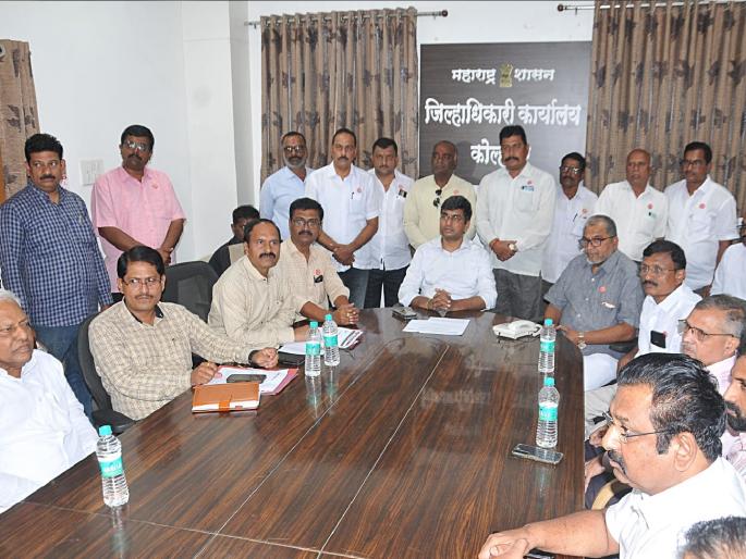 Factory workers refusal of Rs 400 installment for sugarcane, Swabhimani Shetkari Saghtana aggressive | Kolhapur: उसाला चारशेच्या हप्त्याला कारखानदारांचा नकार, स्वाभिमानी आक्रमक; बैठक निष्फळ  Factory workers refusal of Rs 400 installment for sugarcane, Swabhimani Shetkari Saghtana aggressive | Kolhapur: उसाला चारशेच्या हप्त्याला कारखानदारांचा नकार, स्वाभिमानी आक्रमक; बैठक निष्फळ