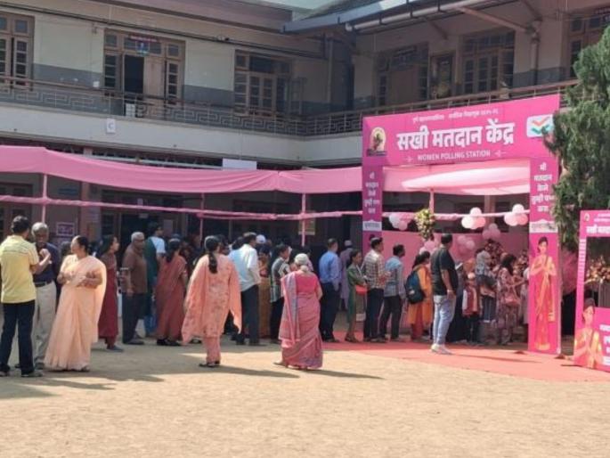 PMC Election 2026 Womens special enthusiasm at Pink polling booth | PMC Election 2026: पिंक मतदान केंद्रावर महिलांचा विशेष उत्साह PMC Election 2026 Womens special enthusiasm at Pink polling booth | PMC Election 2026: पिंक मतदान केंद्रावर महिलांचा विशेष उत्साह