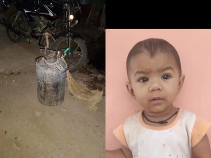 Heartbreaking! Balloon seller's gas cylinder explodes in Yatra; A two and a half year old girl was killed | ह्दयद्रावक! यात्रेत फुगे विकणाऱ्याच्या गॅस सिलेंडरचा स्फोट; २ वर्षाची चिमुकली ठार Heartbreaking! Balloon seller's gas cylinder explodes in Yatra; A two and a half year old girl was killed | ह्दयद्रावक! यात्रेत फुगे विकणाऱ्याच्या गॅस सिलेंडरचा स्फोट; २ वर्षाची चिमुकली ठार